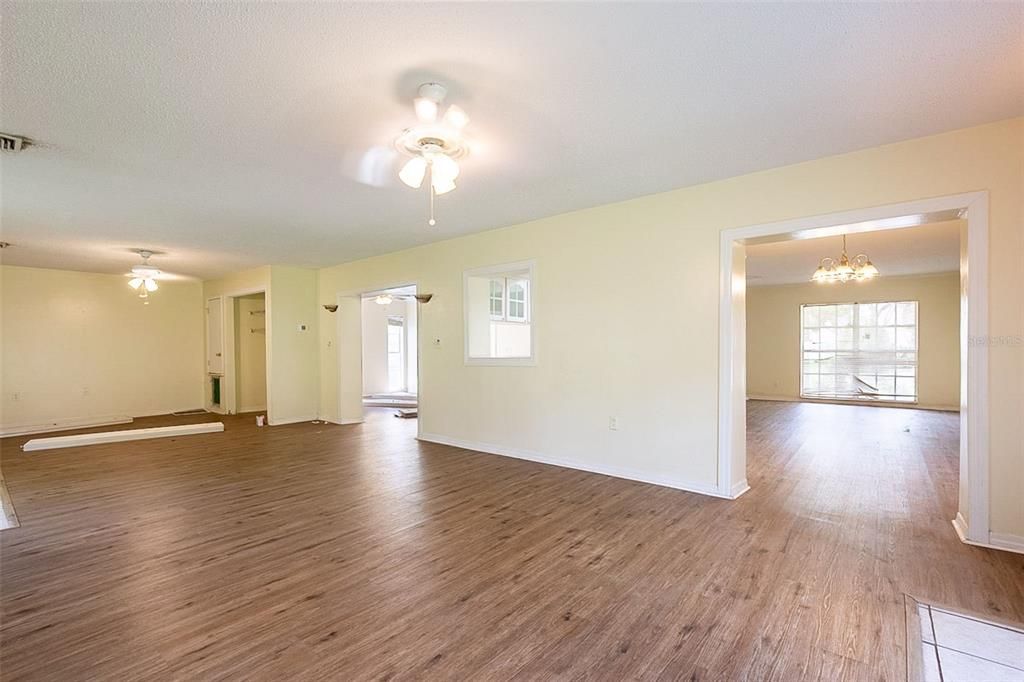 Active With Contract: $289,900 (3 beds, 2 baths, 1904 Square Feet)