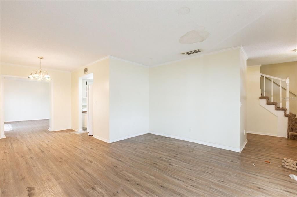 Active With Contract: $289,900 (3 beds, 2 baths, 1904 Square Feet)