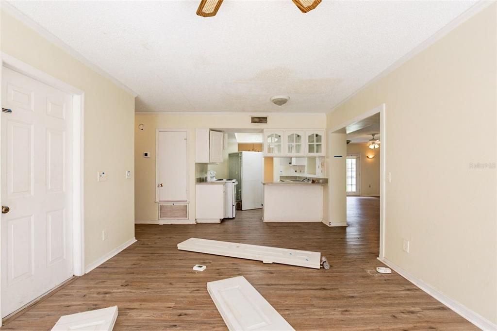 Active With Contract: $289,900 (3 beds, 2 baths, 1904 Square Feet)