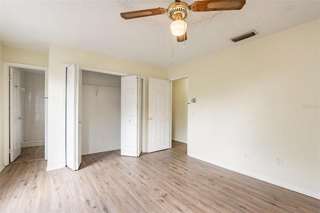 Active With Contract: $289,900 (3 beds, 2 baths, 1904 Square Feet)