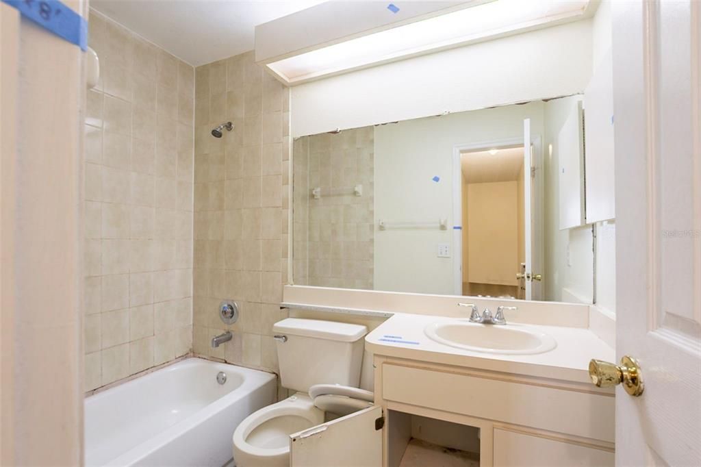 Active With Contract: $289,900 (3 beds, 2 baths, 1904 Square Feet)