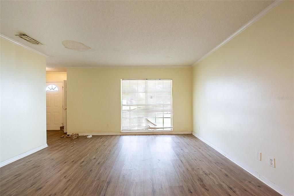 Active With Contract: $289,900 (3 beds, 2 baths, 1904 Square Feet)