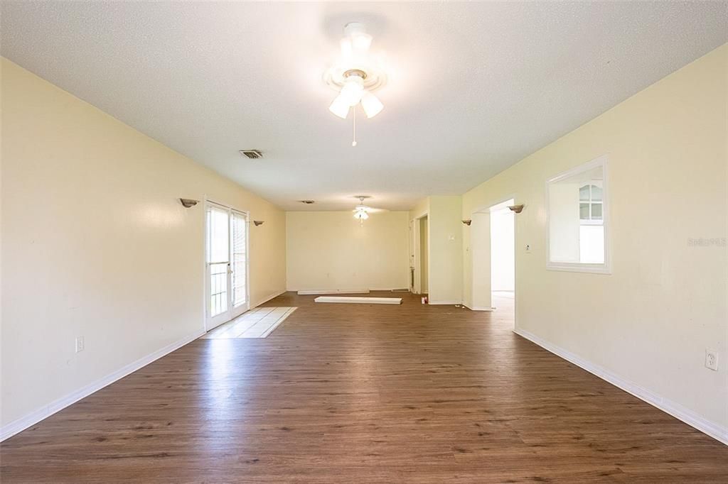 Active With Contract: $289,900 (3 beds, 2 baths, 1904 Square Feet)