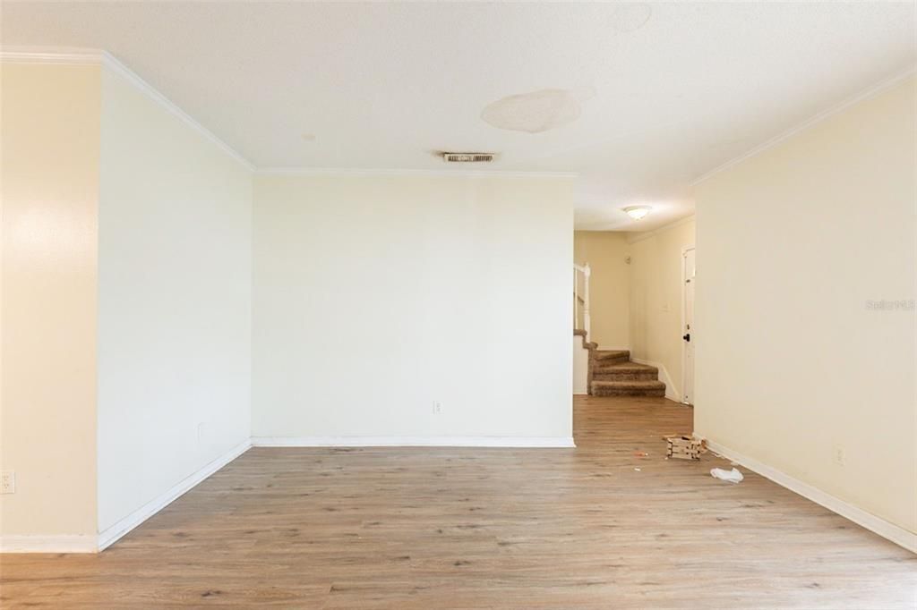 Active With Contract: $289,900 (3 beds, 2 baths, 1904 Square Feet)