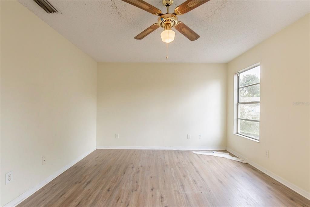 Active With Contract: $289,900 (3 beds, 2 baths, 1904 Square Feet)