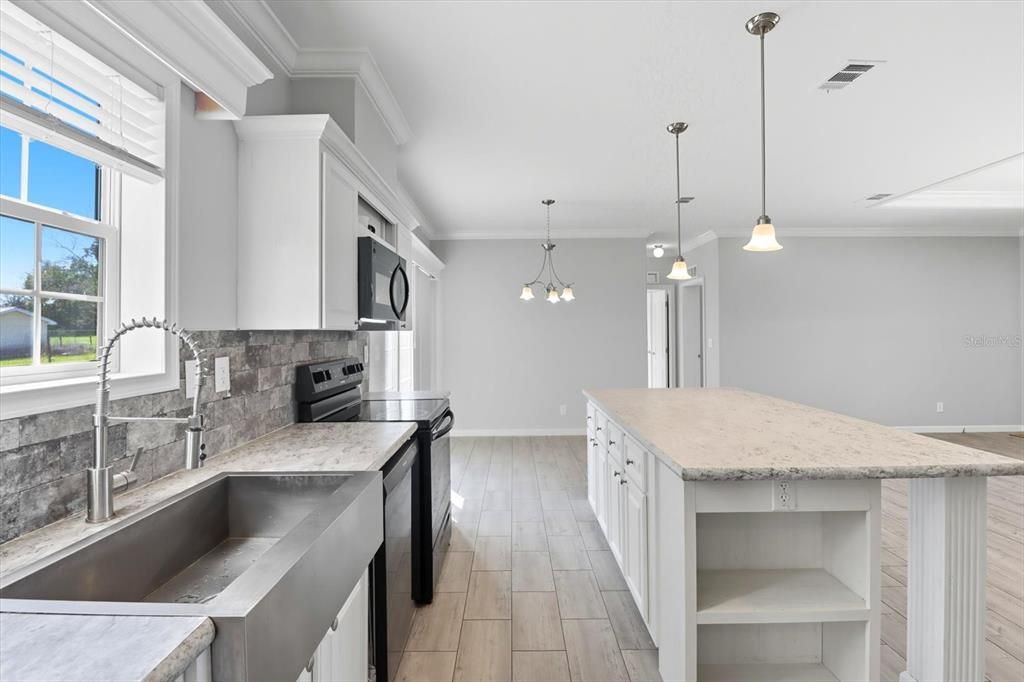 En Venta: $255,000 (3 camas, 2 baños, 1387 Pies cuadrados)