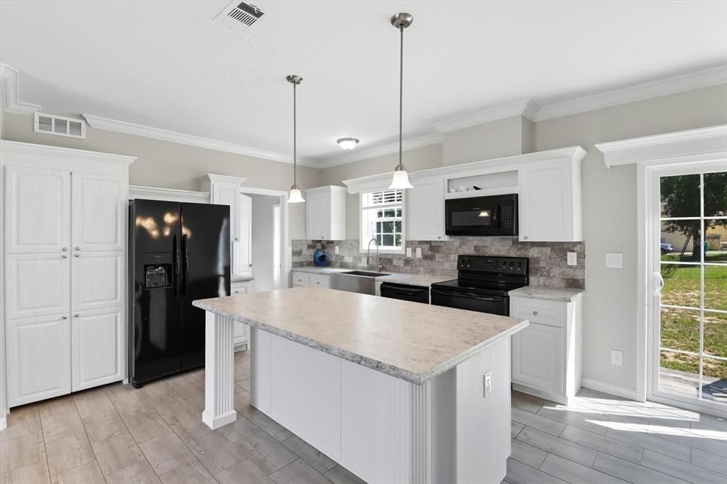 En Venta: $255,000 (3 camas, 2 baños, 1387 Pies cuadrados)