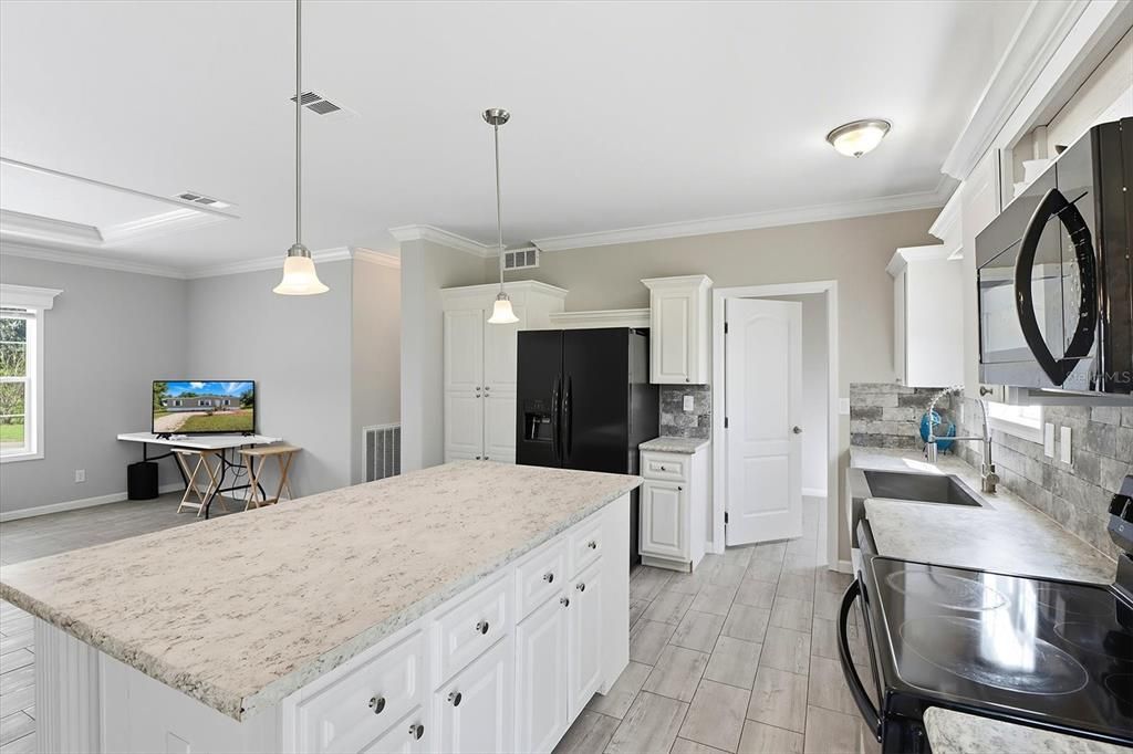 En Venta: $255,000 (3 camas, 2 baños, 1387 Pies cuadrados)