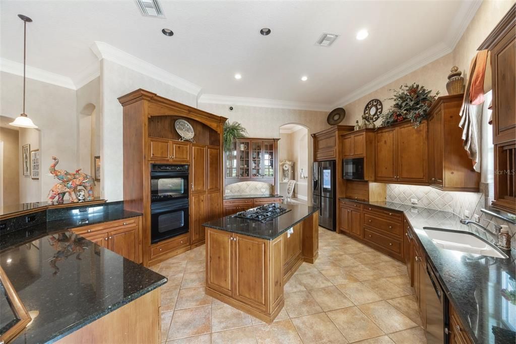 For Sale: $2,499,000 (4 beds, 5 baths, 4810 Square Feet)