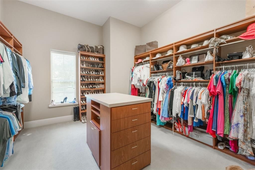 For Sale: $2,499,000 (4 beds, 5 baths, 4810 Square Feet)