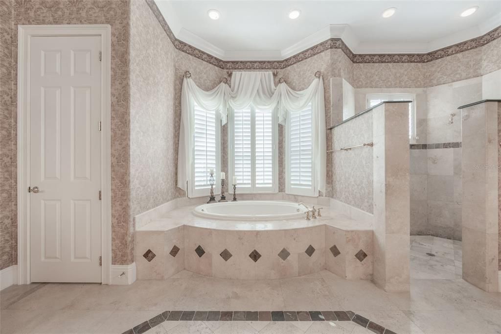 For Sale: $2,499,000 (4 beds, 5 baths, 4810 Square Feet)