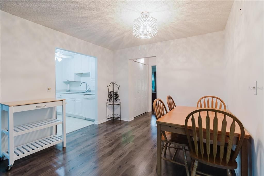 Activo con contrato: $117,000 (1 camas, 1 baños, 800 Pies cuadrados)