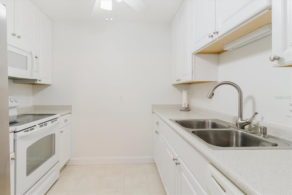 Activo con contrato: $117,000 (1 camas, 1 baños, 800 Pies cuadrados)