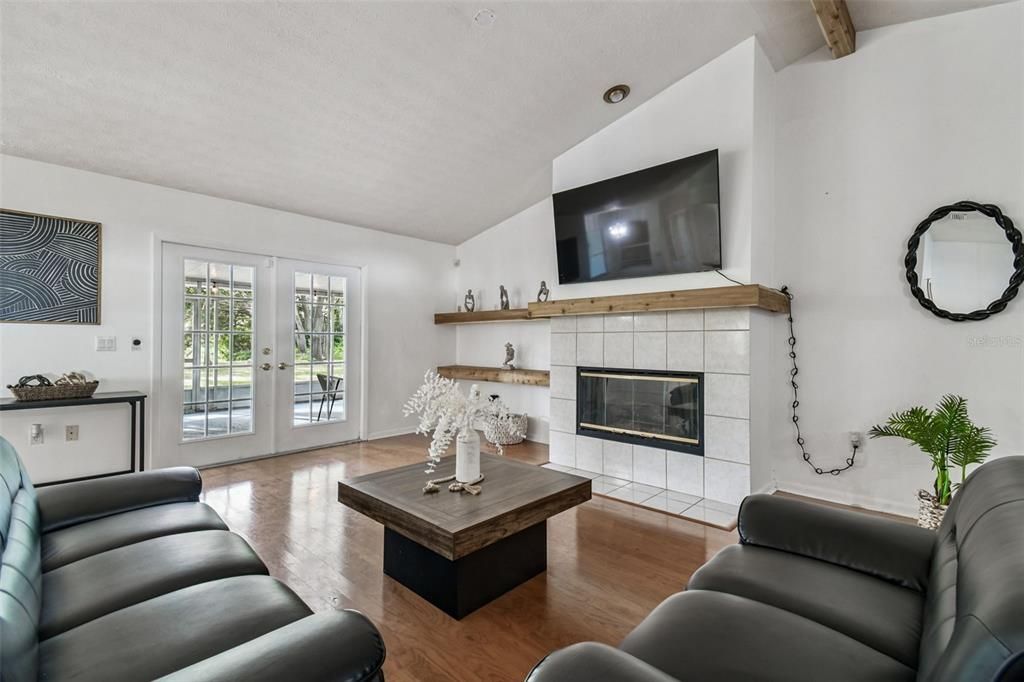 合同活跃: $525,000 (4 贝兹, 3 浴室, 2448 平方英尺)