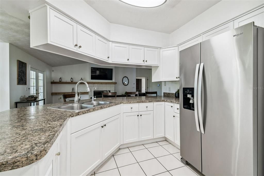 合同活跃: $525,000 (4 贝兹, 3 浴室, 2448 平方英尺)