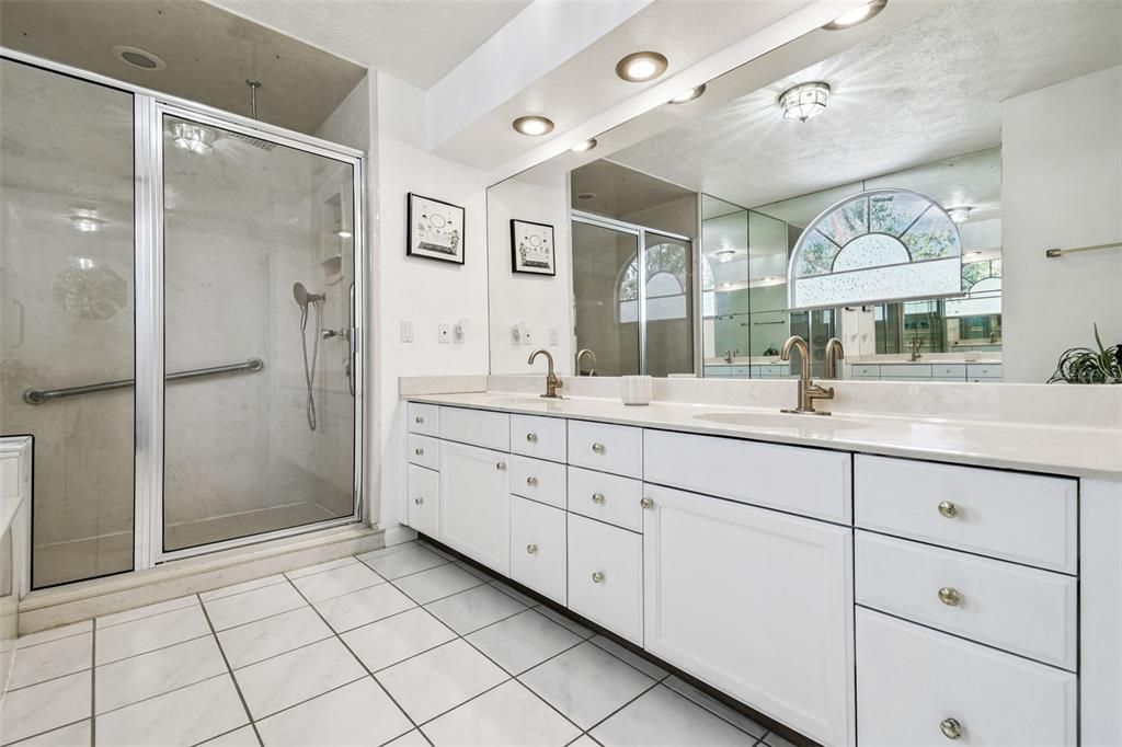 合同活跃: $525,000 (4 贝兹, 3 浴室, 2448 平方英尺)