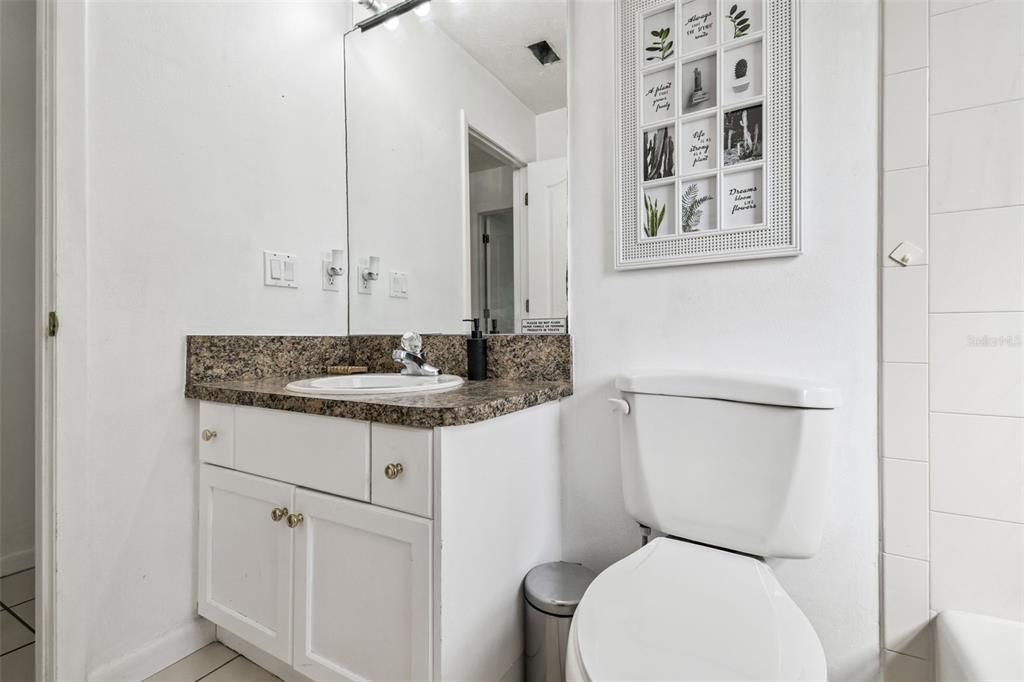 合同活跃: $525,000 (4 贝兹, 3 浴室, 2448 平方英尺)