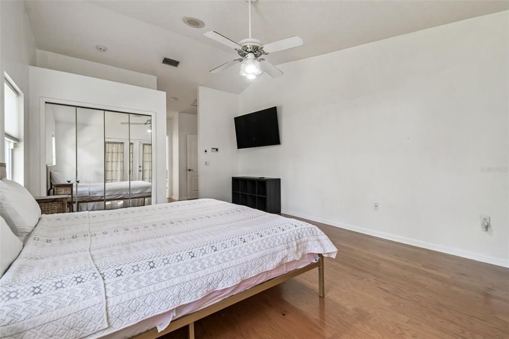 合同活跃: $525,000 (4 贝兹, 3 浴室, 2448 平方英尺)