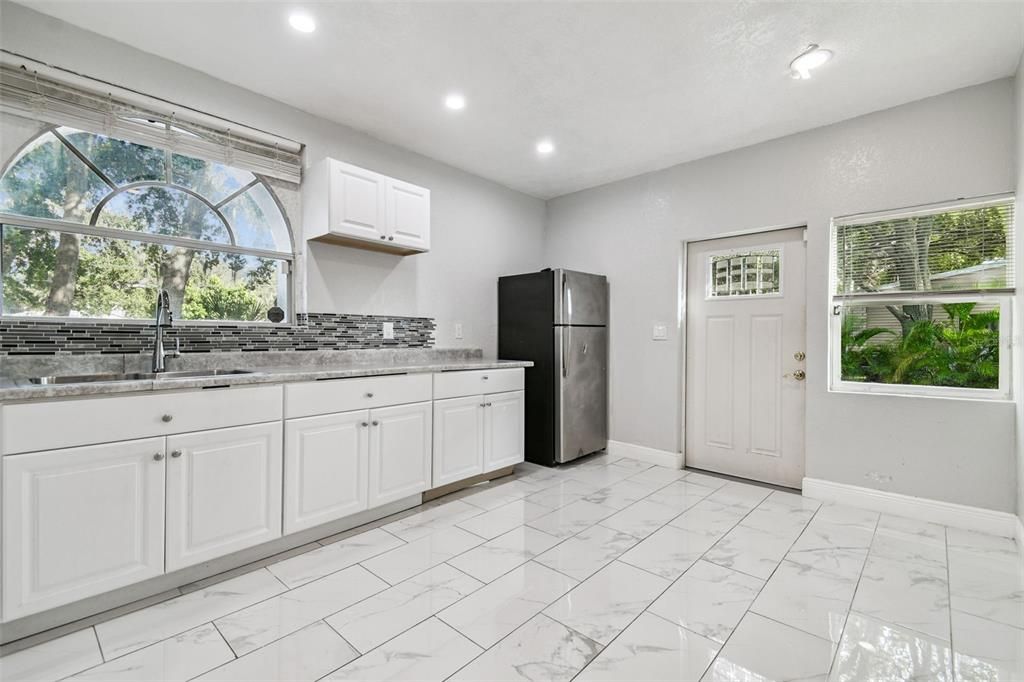 合同活跃: $525,000 (4 贝兹, 3 浴室, 2448 平方英尺)