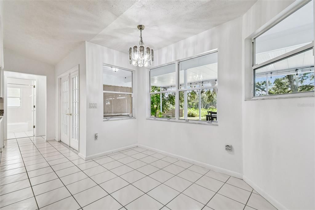 合同活跃: $525,000 (4 贝兹, 3 浴室, 2448 平方英尺)