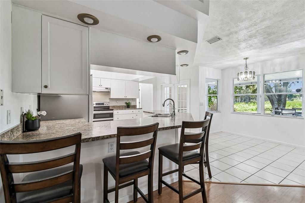 合同活跃: $525,000 (4 贝兹, 3 浴室, 2448 平方英尺)