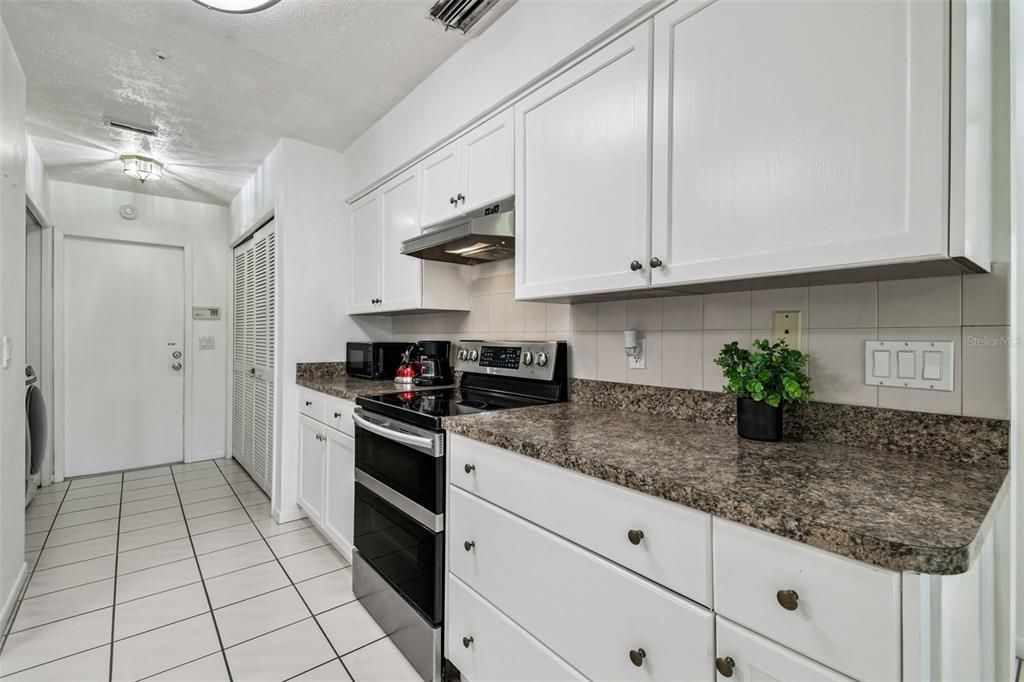 合同活跃: $525,000 (4 贝兹, 3 浴室, 2448 平方英尺)