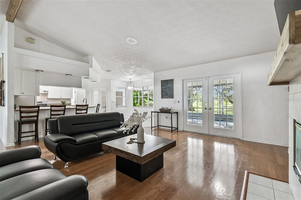 合同活跃: $525,000 (4 贝兹, 3 浴室, 2448 平方英尺)