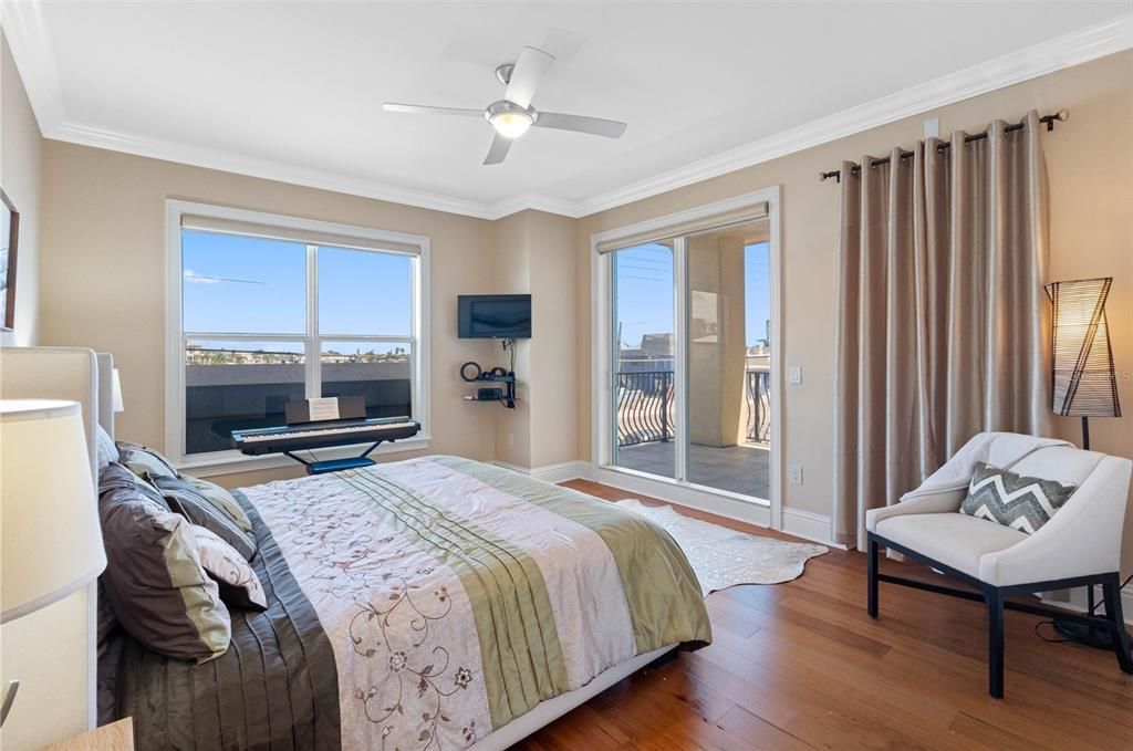 For Sale: $3,250,000 (3 beds, 3 baths, 3186 Square Feet)