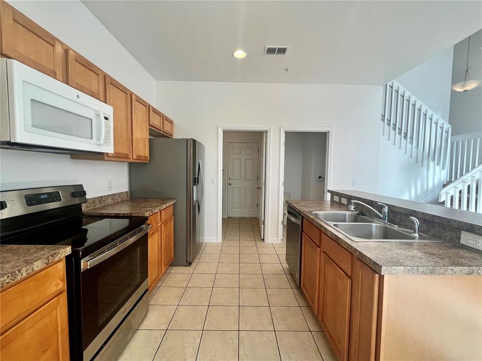 Activo con contrato: $2,299 (3 camas, 2 baños, 1795 Pies cuadrados)