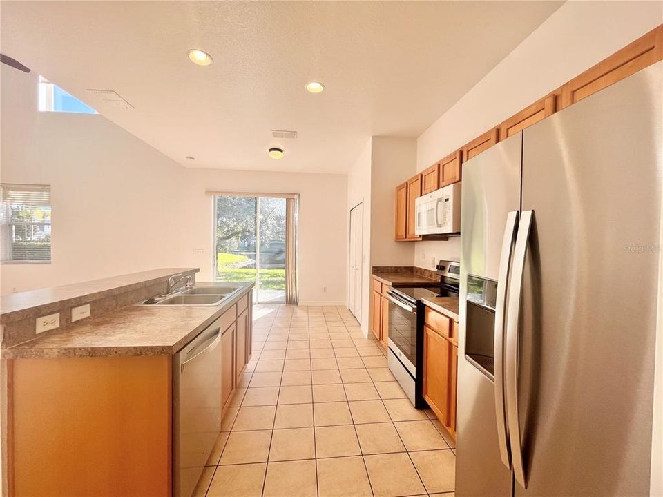 Activo con contrato: $2,299 (3 camas, 2 baños, 1795 Pies cuadrados)