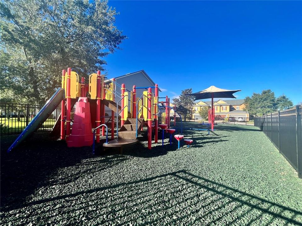 Activo con contrato: $2,299 (3 camas, 2 baños, 1795 Pies cuadrados)