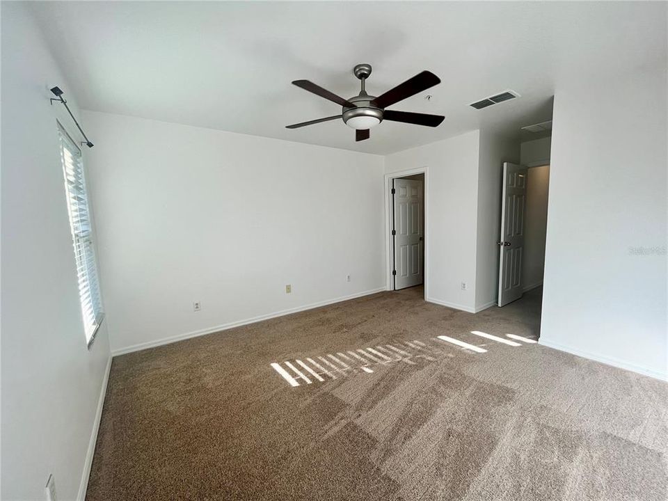 Activo con contrato: $2,299 (3 camas, 2 baños, 1795 Pies cuadrados)