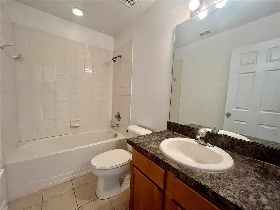 Activo con contrato: $2,299 (3 camas, 2 baños, 1795 Pies cuadrados)