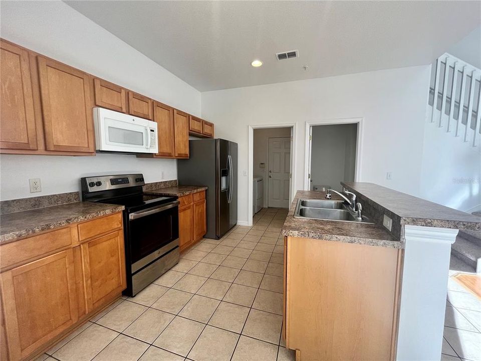 Activo con contrato: $2,299 (3 camas, 2 baños, 1795 Pies cuadrados)