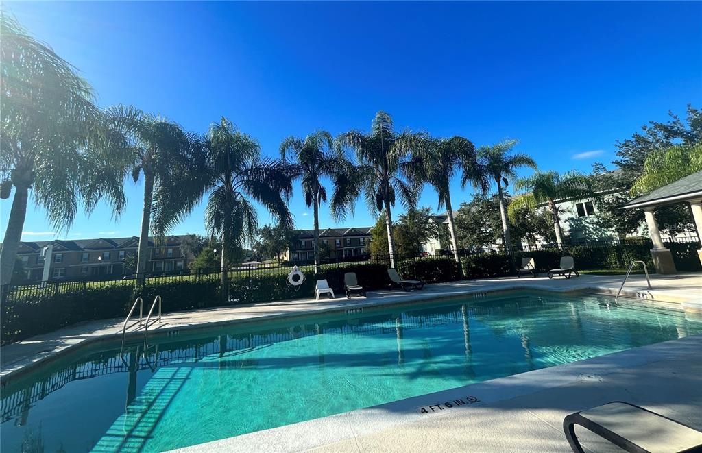 Activo con contrato: $2,299 (3 camas, 2 baños, 1795 Pies cuadrados)