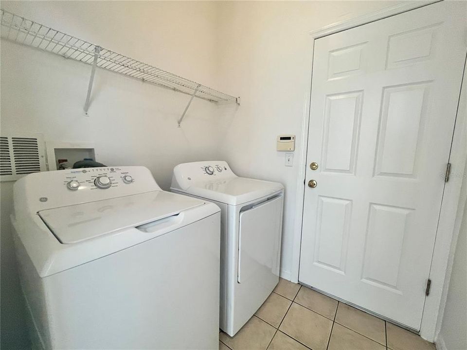 Activo con contrato: $2,299 (3 camas, 2 baños, 1795 Pies cuadrados)