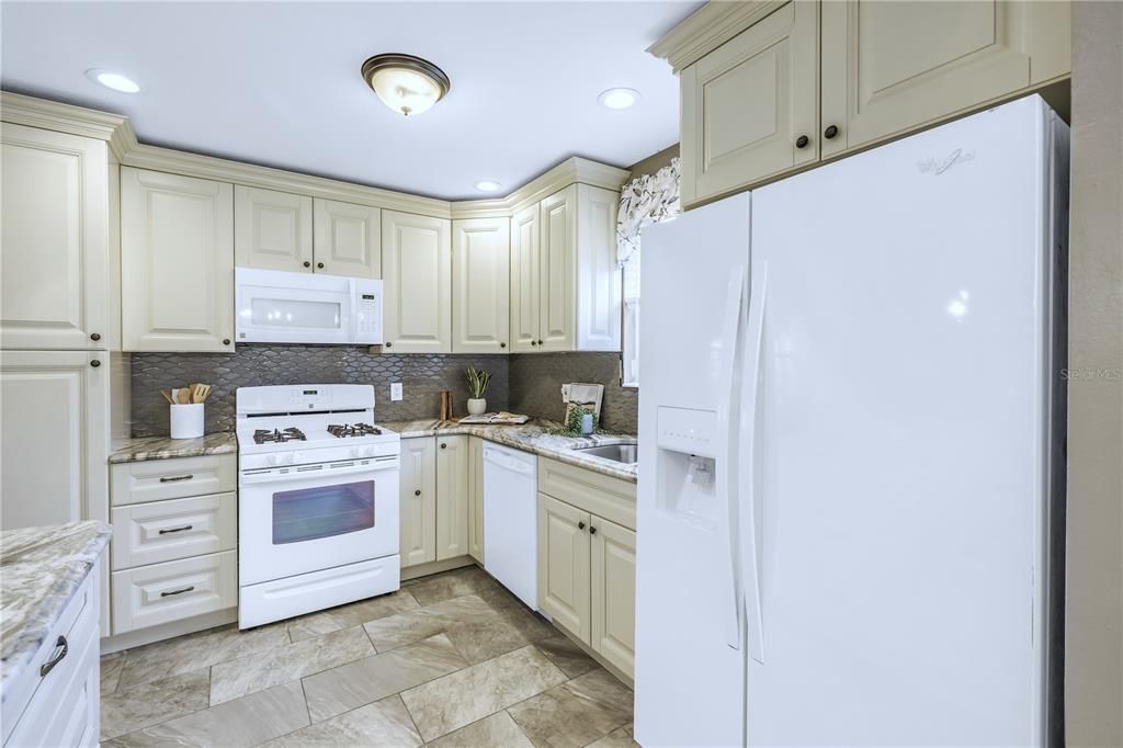 Active With Contract: $169,900 (2 beds, 2 baths, 1245 Square Feet)