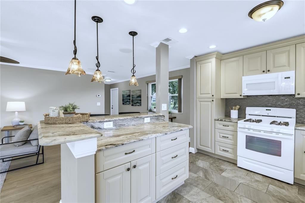 Active With Contract: $169,900 (2 beds, 2 baths, 1245 Square Feet)