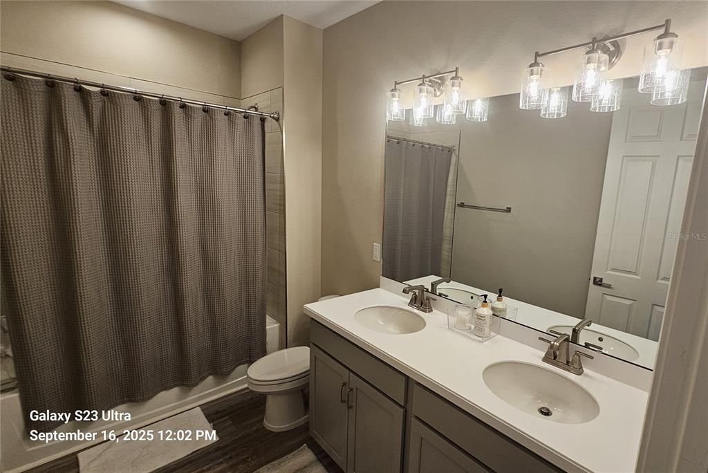 En Renta: $3,100 (3 camas, 2 baños, 2216 Pies cuadrados)