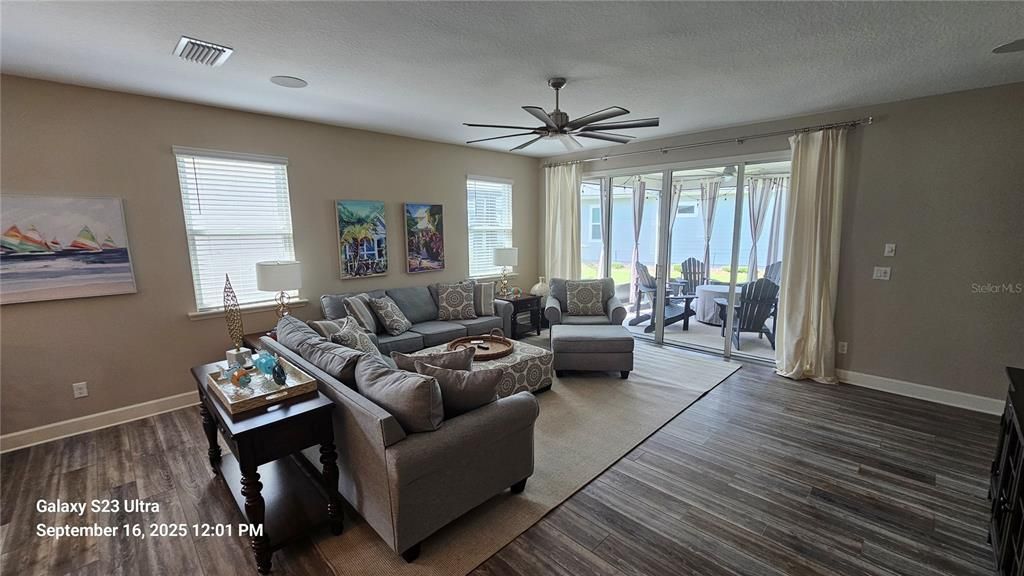 En Renta: $3,100 (3 camas, 2 baños, 2216 Pies cuadrados)