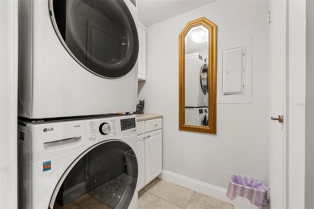 Active With Contract: $4,250 (1 beds, 1 baths, 1226 Square Feet)