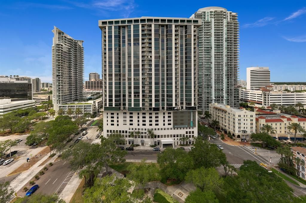 Active With Contract: $4,250 (1 beds, 1 baths, 1226 Square Feet)