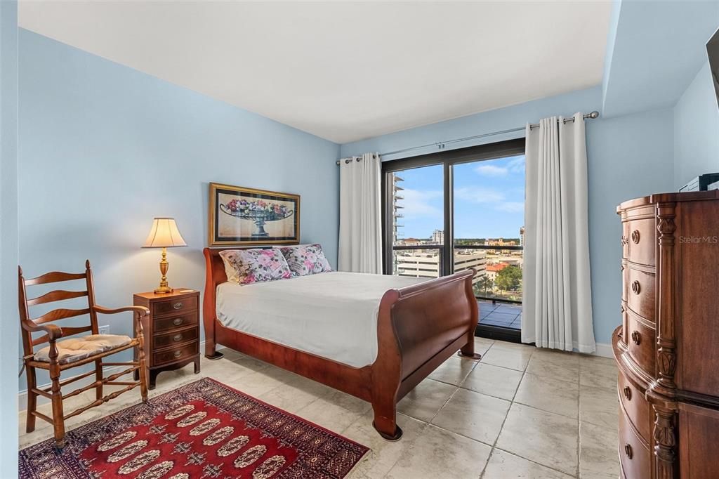 Active With Contract: $4,250 (1 beds, 1 baths, 1226 Square Feet)