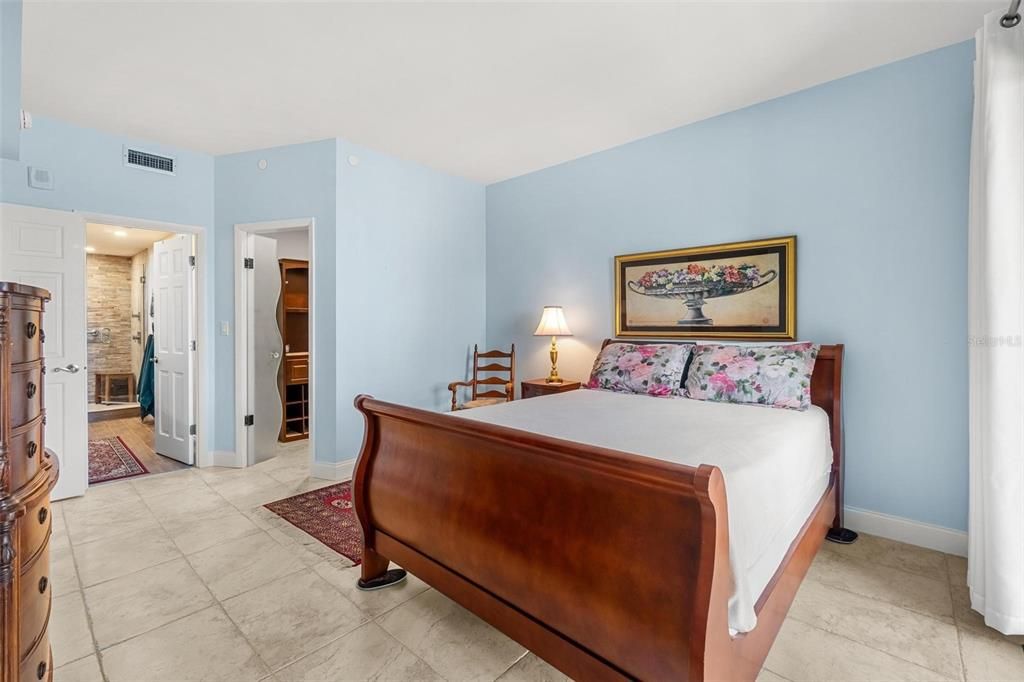 Active With Contract: $4,250 (1 beds, 1 baths, 1226 Square Feet)