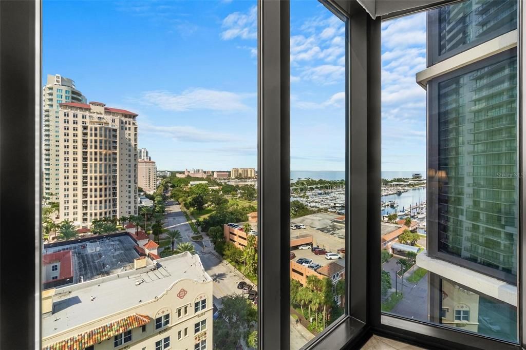 Active With Contract: $4,250 (1 beds, 1 baths, 1226 Square Feet)