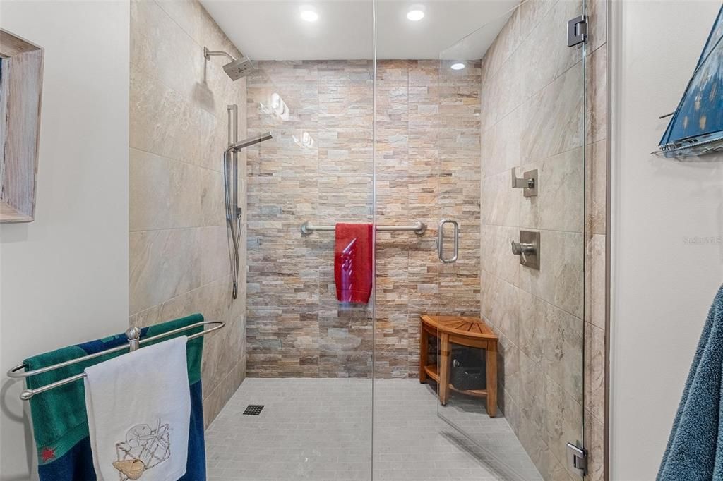 Active With Contract: $4,250 (1 beds, 1 baths, 1226 Square Feet)