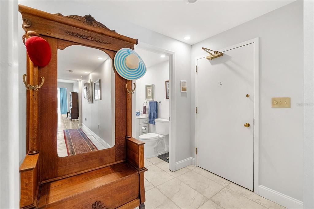 Active With Contract: $4,250 (1 beds, 1 baths, 1226 Square Feet)