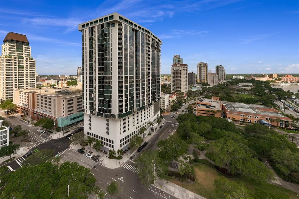 Active With Contract: $4,250 (1 beds, 1 baths, 1226 Square Feet)