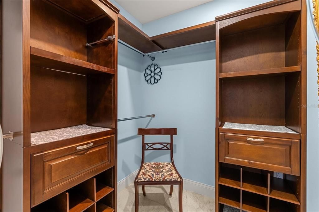 Active With Contract: $4,250 (1 beds, 1 baths, 1226 Square Feet)