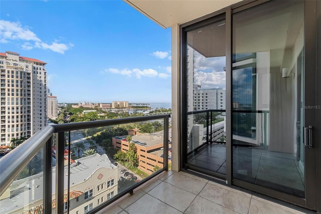 Active With Contract: $4,250 (1 beds, 1 baths, 1226 Square Feet)